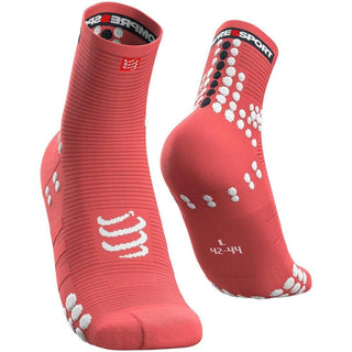 Compra coral COMPRESSPORT PRO RACING SOCKS V3.0 RUN HIGH CALZINO ALTO RUNNING