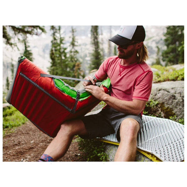 THERMAREST Trekker Chair Kit leggero per trasformare il tuo materassino in una sedia!